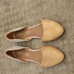 Toms tan flats